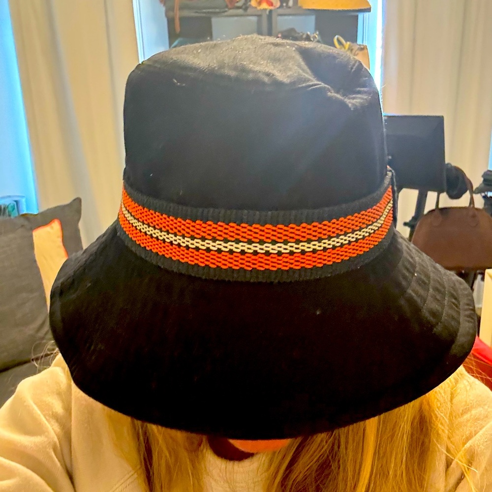 Burberry bucket hat